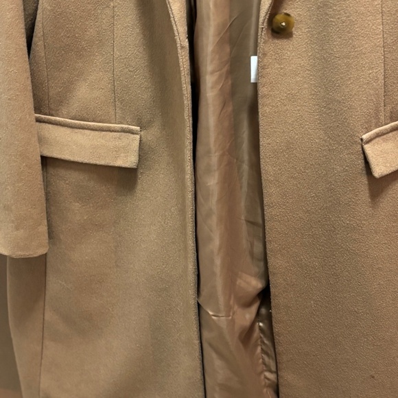 XL Camel-Colored Banana Republic One-Button Coat – 60% Cotton 40% Polyester - Picture 3 of 4